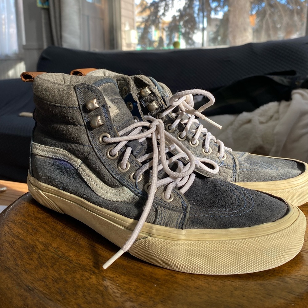 Women’s Size 8 High Top Vans